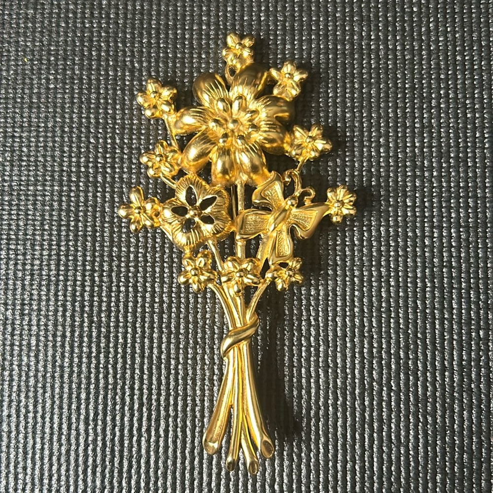 Monet flower bouquet gold tone brooch